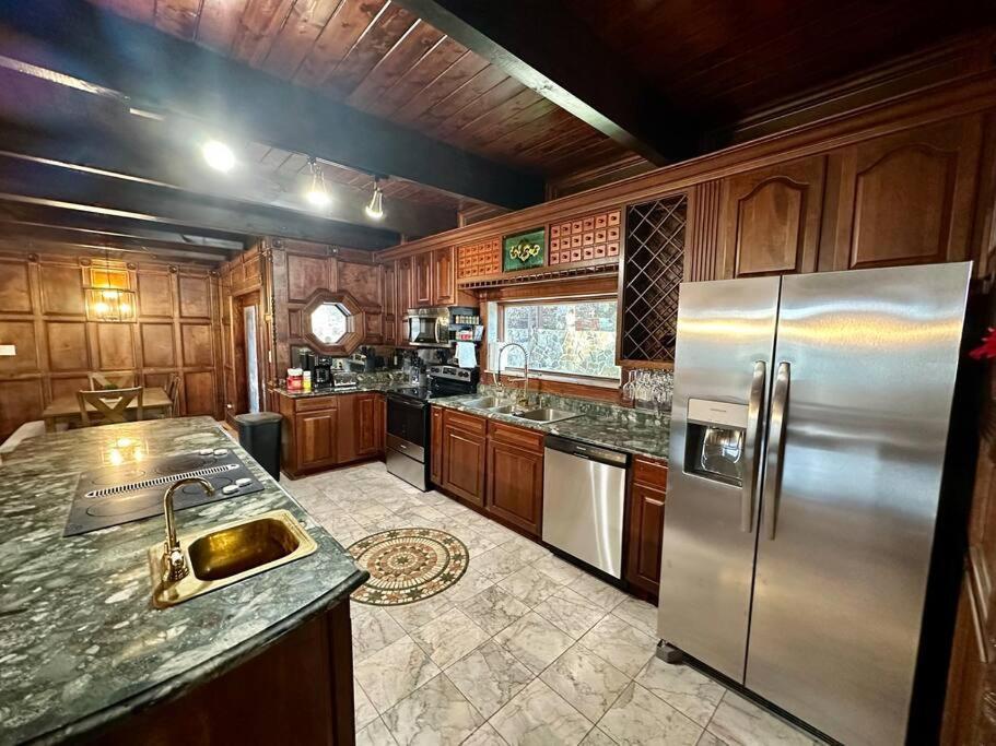 5 Bedroom Estate Near Casino And Downtown Bristol Exterior foto